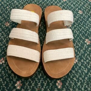 Maui island US women’s size 7 white strapped sandals